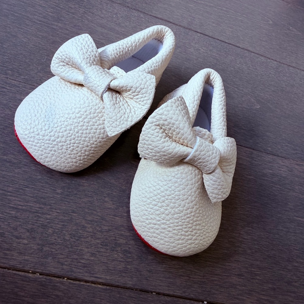 Baby Bow Slip-On Shoes in Cream